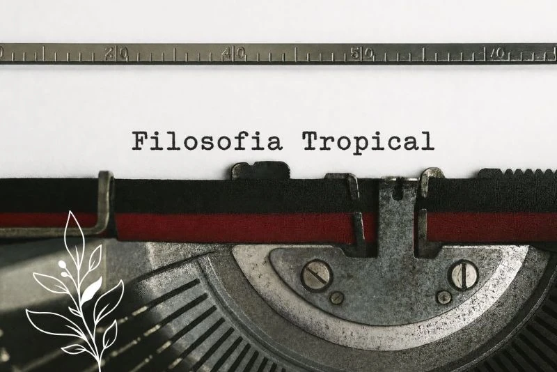 Máquina de datilografar antiga com uma folha branca, onde se lê: Filosofia Tropical